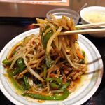 永楽 - 青椒肉絲（大盛）680円（ランチは、炒飯、麻婆豆腐ほか、食べ放題）