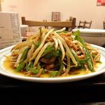 永楽 - 青椒肉絲（大盛）680円（ランチは、炒飯、麻婆豆腐ほか、食べ放題）