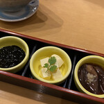 とやま方舟 - 珍味三種盛り。ホタルイカ沖漬け、クリチ酒粕漬け、スルメイカ墨造り。お酒が進むアテばかり♡