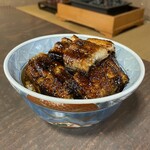 中六 - うなぎ丼(５切れ)