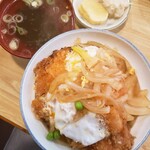 大華食堂 - カツ丼　880円