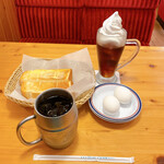 コメダ珈琲店 - たっぷりアイスコーヒーとクリームコーヒー
            モーニングAをチョイス!!ゆでたまご大好き♡