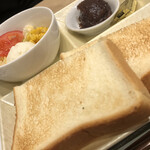 カフェ・ド・クリエ - トースト2枚