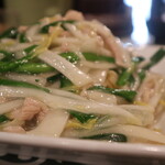 中国名菜処 悟空 - 細切肉と白菜かけヤキソバ　サイドから