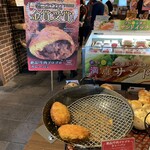 ベーカリー＆カフェ ガウディ - 牛肉ゴロゴロカレーパンは焼き上がり後、あっという間に残り2個に。