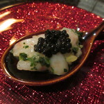 【甘海老と香草のタルタル　フランス産キャビアを添えて】