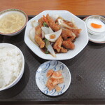 Ryuukakuen - 【酢豚+餃子３個or肉まん+サラダor杏仁豆腐+玉子スープ】この後餃子が来ます…(笑)