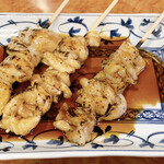 居酒屋ポッキリ - 鶏皮タレ。一人前、3本