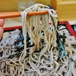 丸川屋 - 「ざるそば（大盛り）」食べますところです(9/16UP)