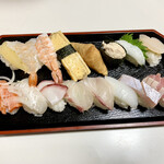 寿司　すみだ川 - ◉すし大盛り合わせ16カン。
            赤だし付きで税込¥950！
