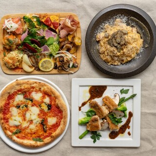 【絶品ランチ】メインをチョイス！窯焼きピザ、サラダビュッフェ