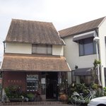 菜楽園飯店 - 住宅街にポツンとあります。