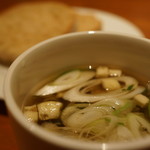 裏参道牛肉店 - 長なすとじゅんさいのコンソメスープ