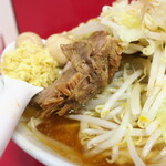 ラーメン二郎 - 豚の厚み