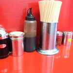 ラーメン二郎 - 卓上調味料