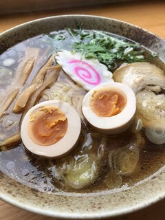 h Maruhide Shokudou - サイコーのトッピング！煮卵ラーメン！