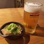 大衆個室酒場 だるま - お通しとスーパードライ