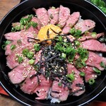 割烹 すすきの - A５ランク黒牛和牛ローストビーフ丼　中¥1,800