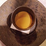 アル・ケッチァーノ - ◆フォアグラの茶碗蒸しと鹿と紅茶のコンソメ