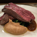 パッソ・ア・パッソ - 馬肉ロースト、ヒレ肉、もも肉、赤ワインソース