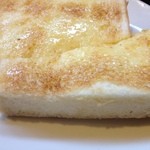 Mika - ¥50円のバターが香るふんわりトースト