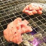 肉の匠 将泰庵 - 名物花咲きタン塩