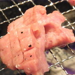 肉の匠 将泰庵 - 名物花咲きタン塩