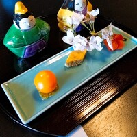 銀座 - 先付。お雛様の容器に入ってるのも素敵！