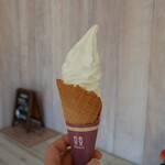 ランデブー - 料理写真:神津牧場ジャージー牛ソフトクリーム（ワッフルコーン）