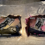 加藤順漬物店 - 柴漬け天然色　540円
      柴漬け赤色　　540円