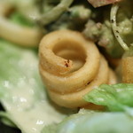 やいま食堂 - サラダに入ってるカーリーポテト