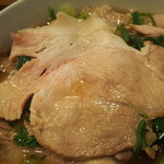 西梅田 らんぷ - 醤油らーめん（ポーク）：チャーシュー