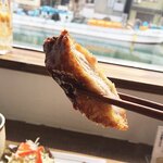 番屋カフェ - 1cmほどの厚みで衣はサクサク。中濃ソースを付けて食べると白飯が進みます。