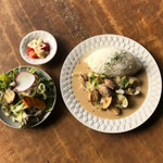 ビーフカレーと喫茶 月待 - 