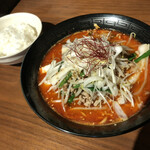 鉄板ダイニングZill - ユッケジャンラーメン(小ライス付き) 900円