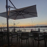 水辺のテラス席