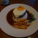 ムウムウダイナー＆100％コナコーヒー - ロコモコ（ハンバーグ、デミグラスソース、フレンチポテト）