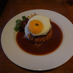 ムウムウダイナー＆100％コナコーヒー - ロコモコ（ハンバーグ、デミグラスソース、フレンチポテト）