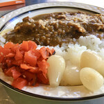 HONEY-COMB - 料理写真:たっぷりの福神漬けとらっきょう。