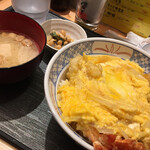 天ぷらと海鮮 ニューツルマツ - ・海老玉子とじ丼定食
