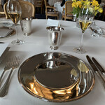 トゥールダルジャン - シンプルで高級感のあるセッティング