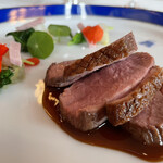 トゥールダルジャン - 幼鴨のロースト マデイラソース シャラント風 春キャベツと小蕪のブレゼ