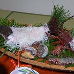 竜宮料理の宿 八島 - 豪華な舟盛り