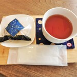 にじいろ - 大人のチーズまんじゅう（ブルー）￥270＆紅茶￥300