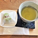 Nijiiro - あんちーまんじゅう（茶）￥180＆釜炒り茶￥300