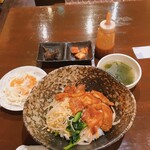 Sumibi Horumon Yakiniku Kimmaru - 豚バラ丼