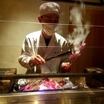 温石 - 黒ムツの皮に焼き目をつけるお姿。焼津のＰＲ映像にもそのお姿がばっちりです。