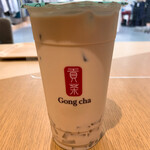 Gong cha - 【2021年02月】ブラックミルクティーLサイズ＠520円（甘さ少な目、氷あり、ナタデココ＋70円）、合計590円。