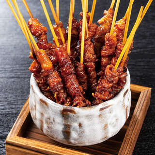 博多かわ串…こだわりの6回焼きで、表面カリッ＆中はジューシー