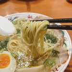 ラーメン魁力屋 - ストレート細麺